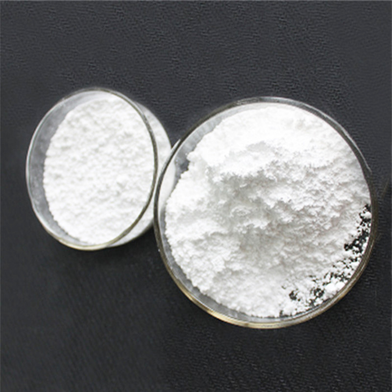 Pó branco de criolita de potássio K3AlF6 com densidade de 2,9 G/cm3 armazenado em local seco