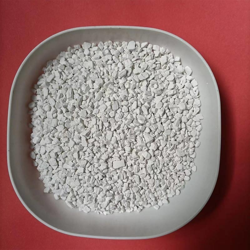 Cryolite sintético granular com um ponto de fusão de 1025 °C para agentes de refino