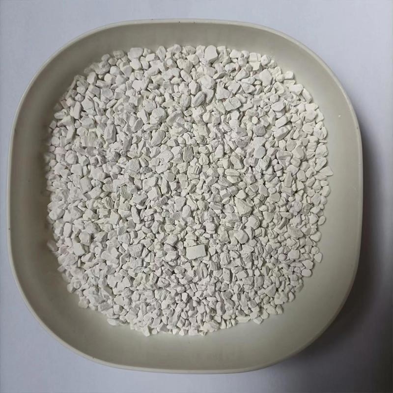 Cryolite sintético granular com um ponto de fusão de 1025 °C para agentes de refino