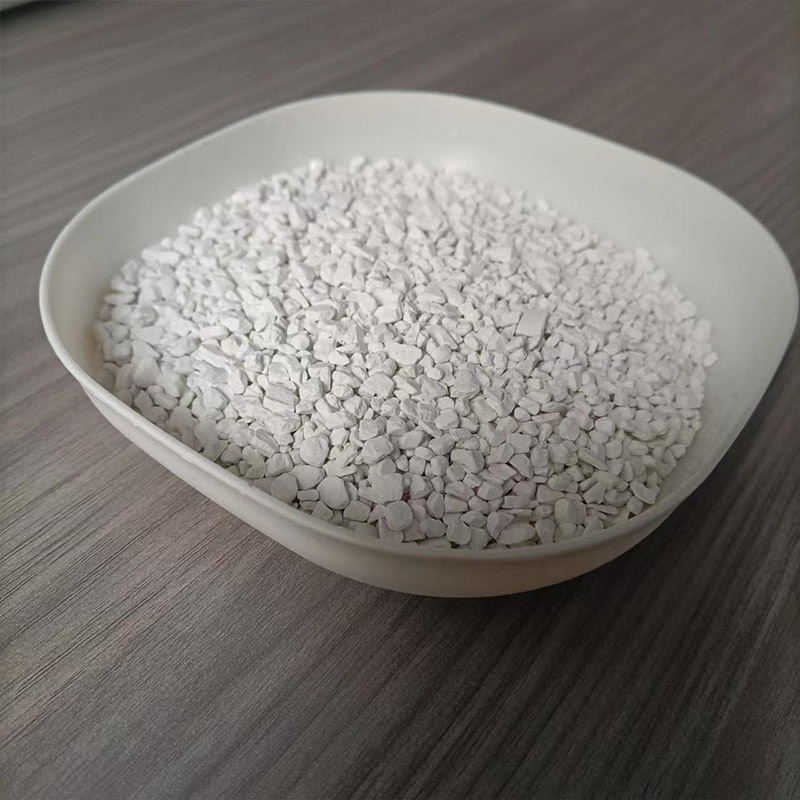 Cryolite sintético granular com um ponto de fusão de 1025 °C para agentes de refino